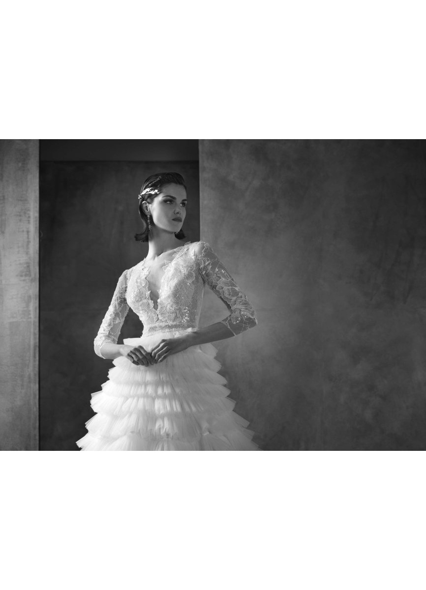 VESTIDO PEDRERIA Y VOLANTES TUL