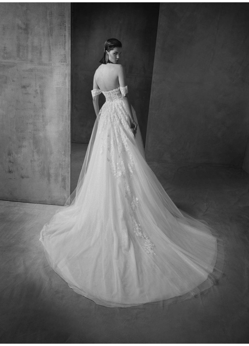 VESTIDO ENCAJE Y APLICACIONES