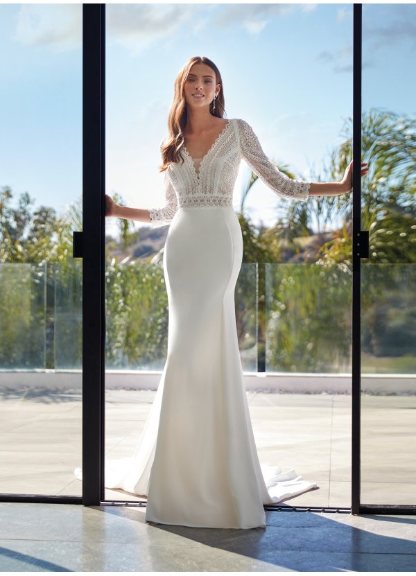 VESTIDO CREPE Y GUIPURE