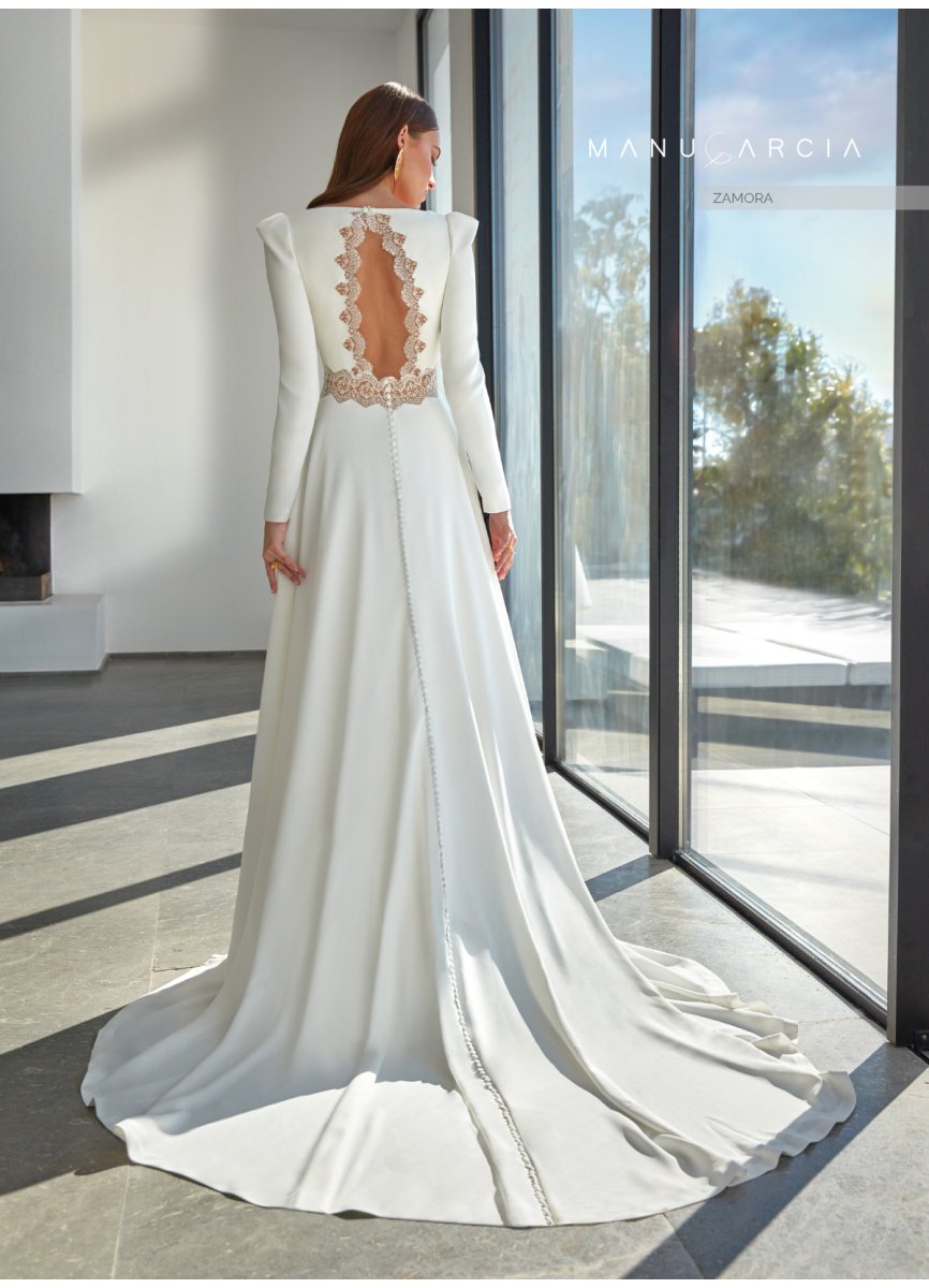 VESTIDO CREPE Y BLONDA TUL BORDADO