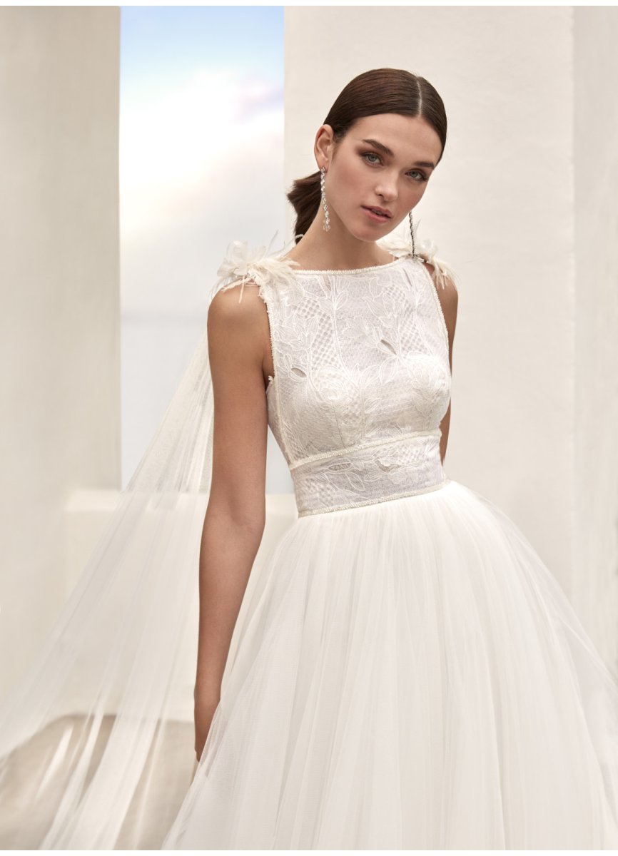 VESTIDO ORGANZA BORDADA Y TUL