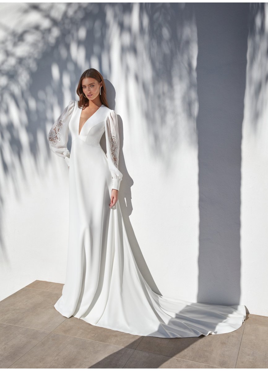 VESTIDO CREPE. GEORGETTE Y APLICACIONES