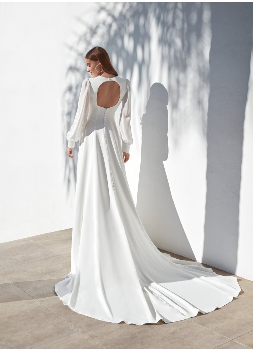 VESTIDO CREPE. GEORGETTE Y APLICACIONES