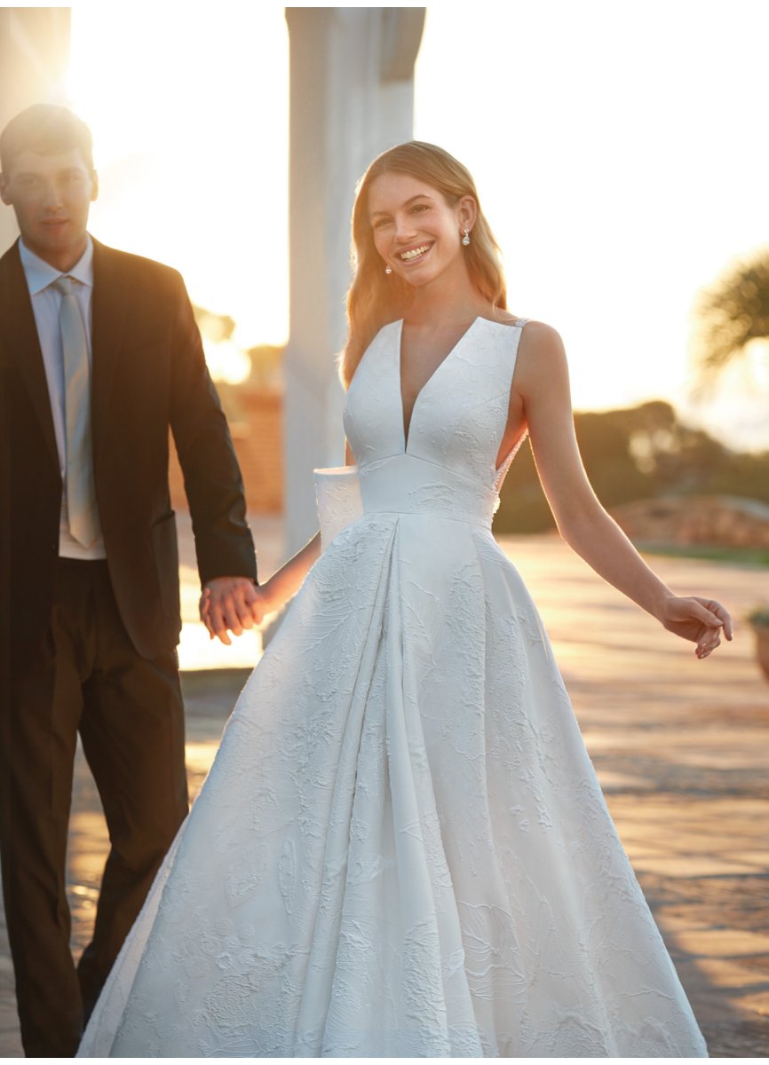 VESTIDO BROCADO Y TIRA PEDRERIA