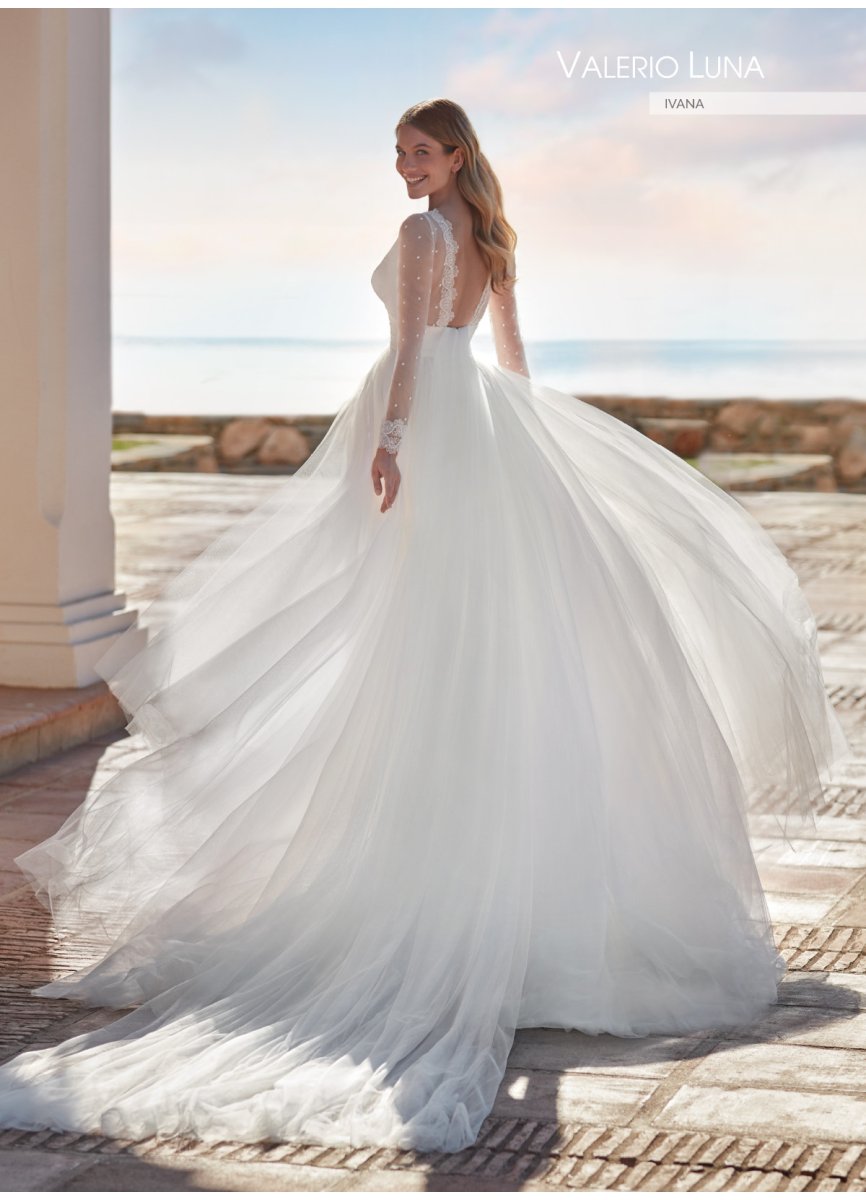 VESTIDO CREPE .TUL Y BLONDA TUL BORDADO VESTIDO CREPE .TUL Y BLONDA TUL BORDADO