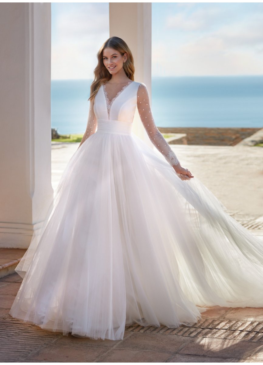 VESTIDO CREPE .TUL Y BLONDA TUL BORDADO VESTIDO CREPE .TUL Y BLONDA TUL BORDADO