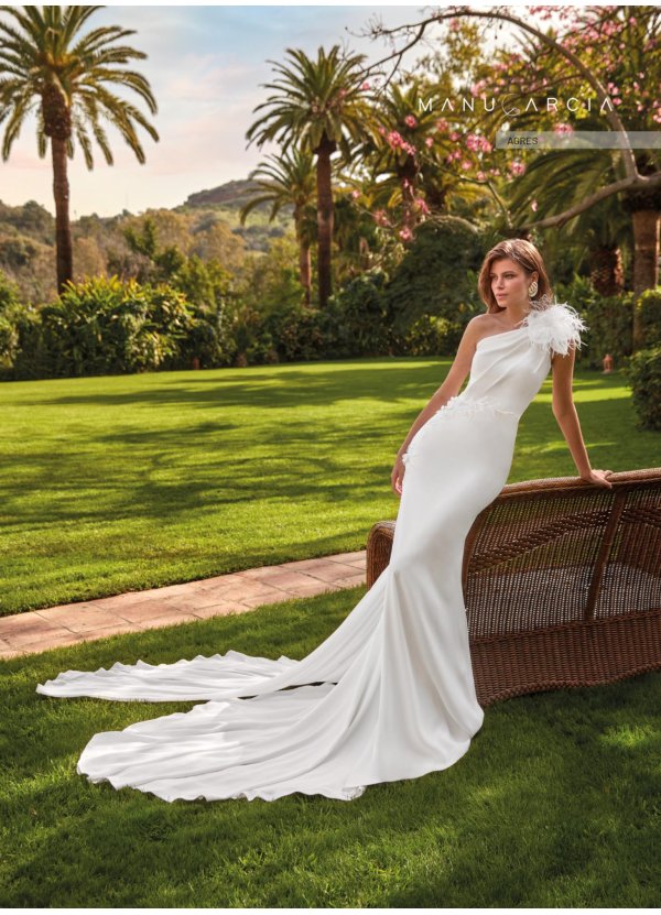 VESTIDO CREPE Y APLICACIONES