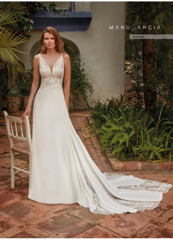 VESTIDO CREPE, PEDRERIA Y...