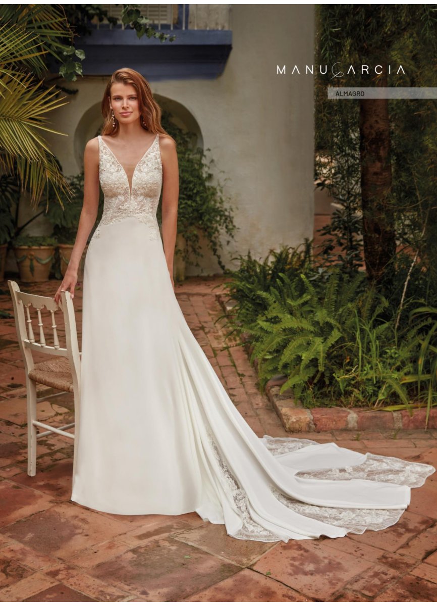 VESTIDO CREPE, PEDRERIA Y APLICACIONES