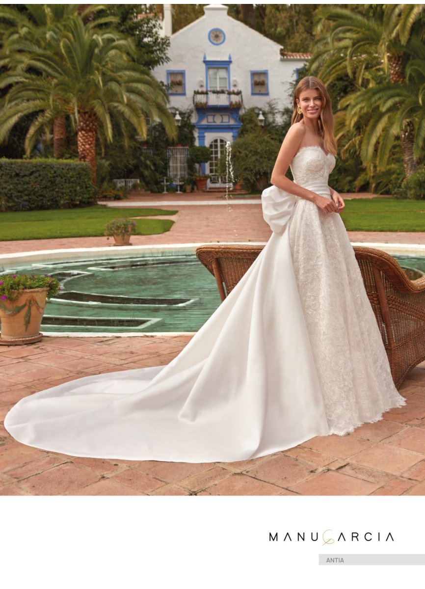 VESTIDO REBRODE Y SOBRECOLA PIQUE