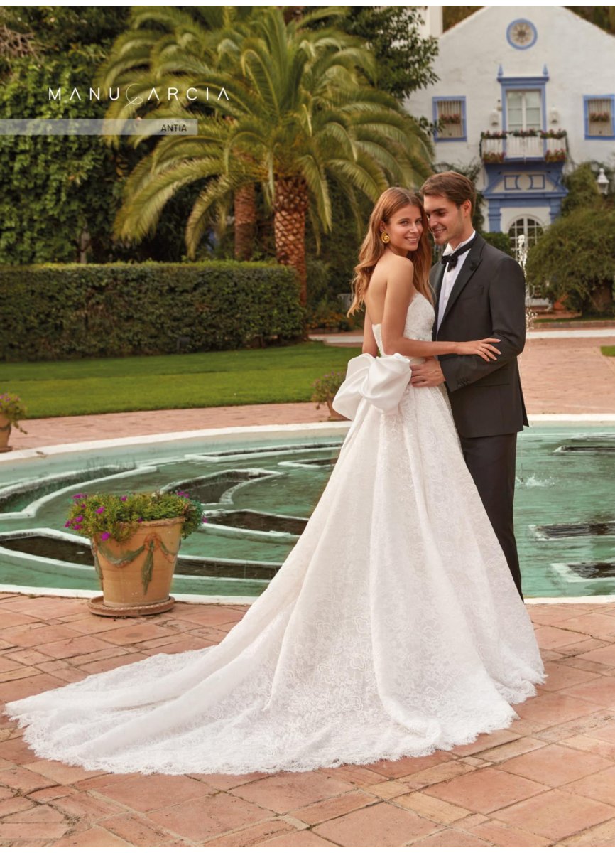 VESTIDO REBRODE Y SOBRECOLA PIQUE