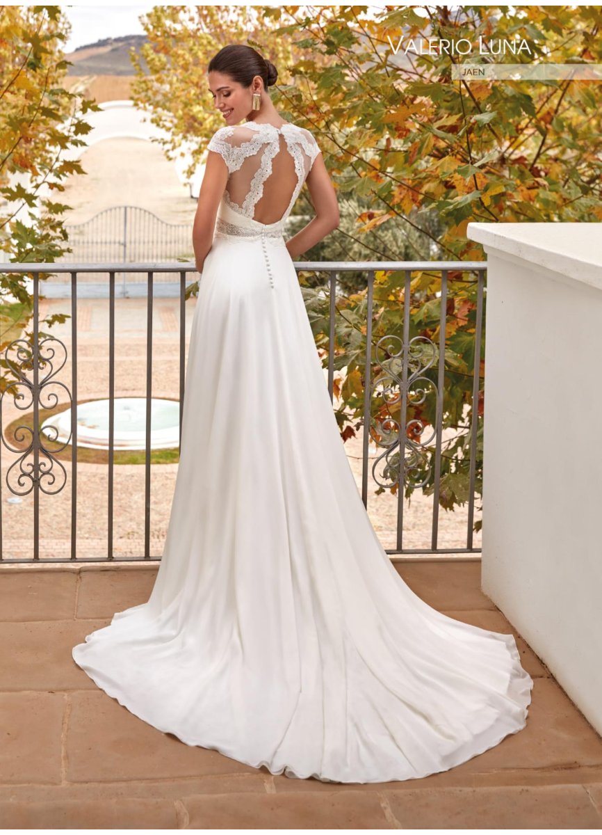 VESTIDO GEORGETTE Y BLONDAS TUL BORDADO