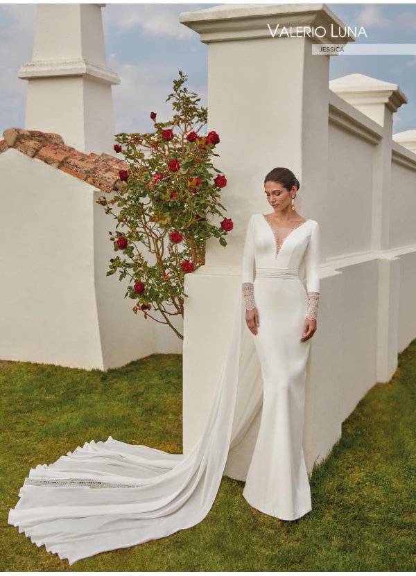 VESTIDO CREPE Y BLONDAS TUL...