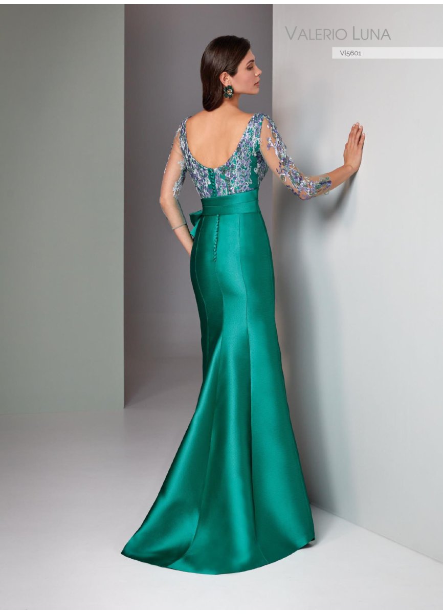 VESTIDO PIQUE Y TUL BORDADO PEDRERIA