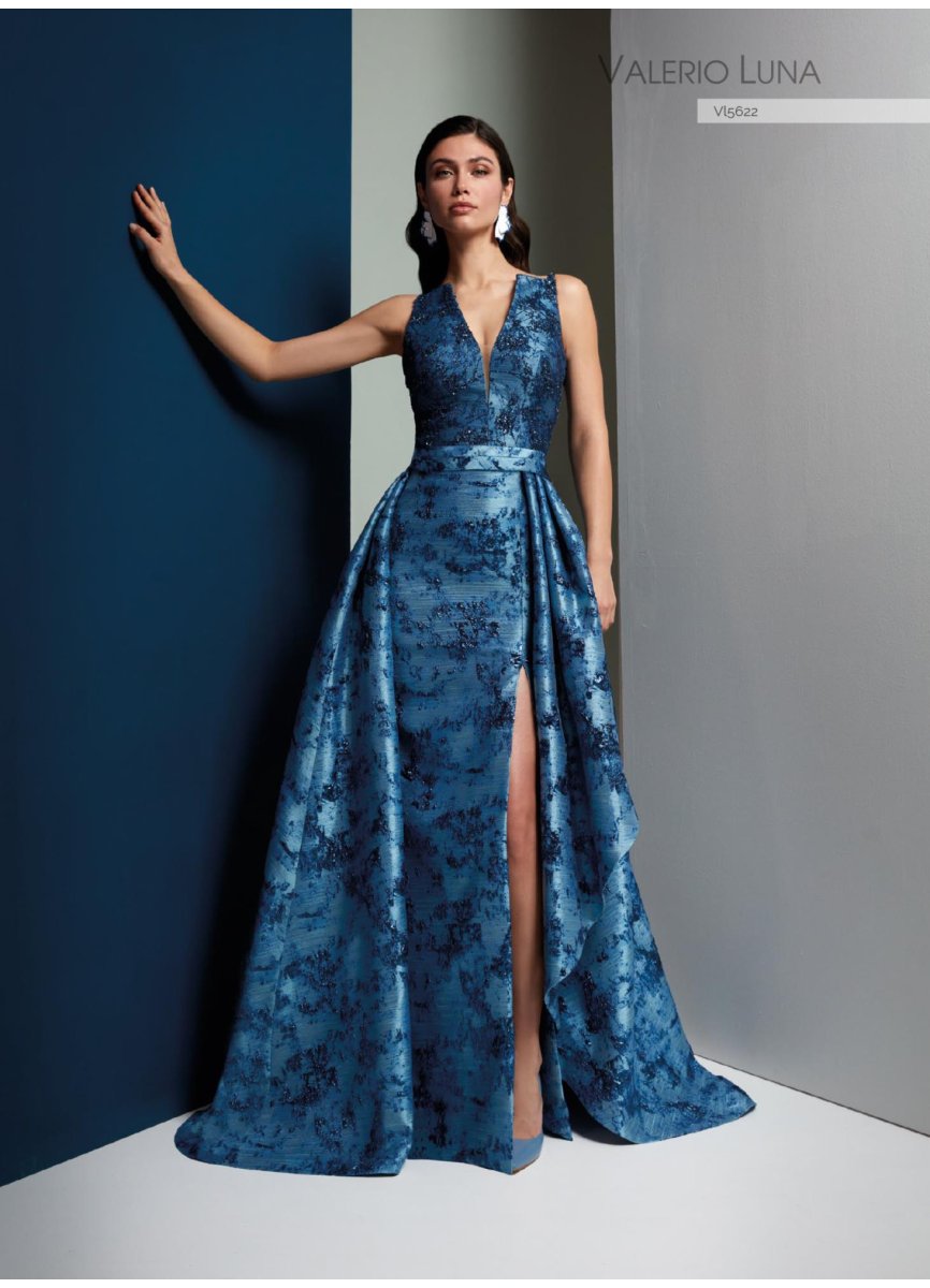 VESTIDO.SOBRECOLA BROCADO Y TUL PEDRERIA