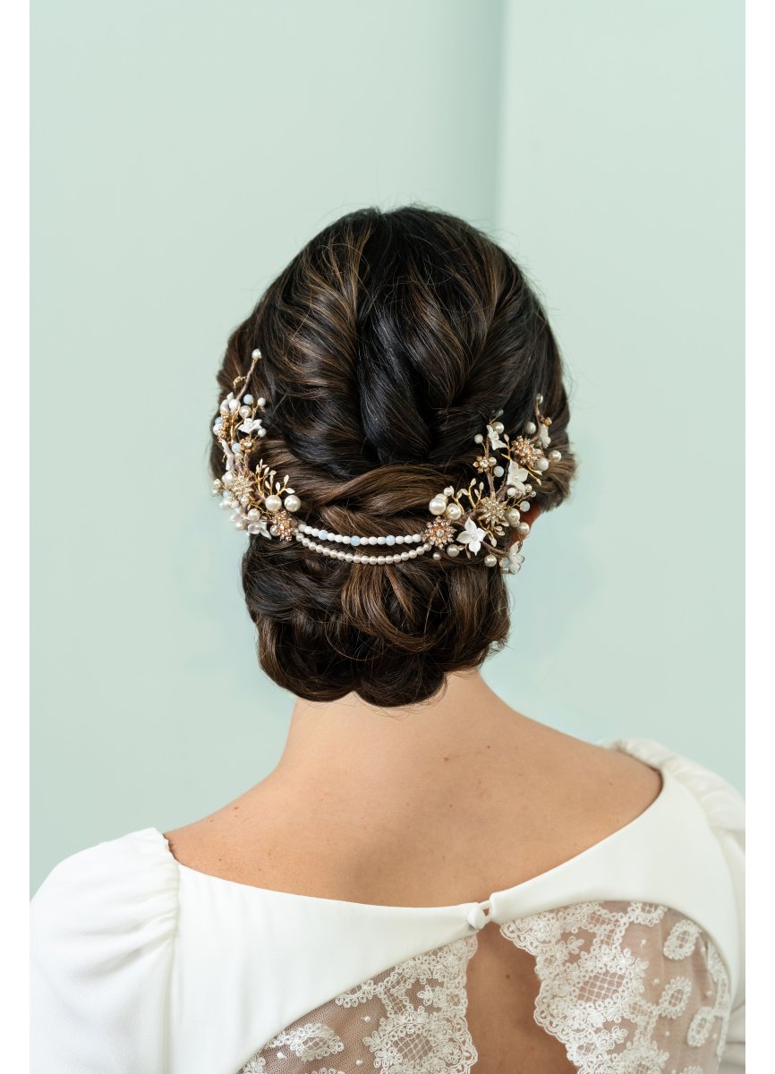 Tocado de novia floral en tonos azules