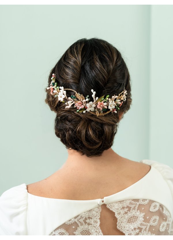 Tiara de novia con flores...