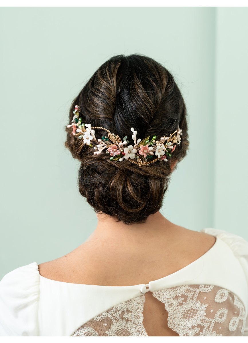 Tiara de novia con flores celestes