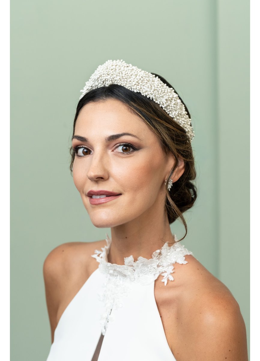 Tocado de novia floral con flores...