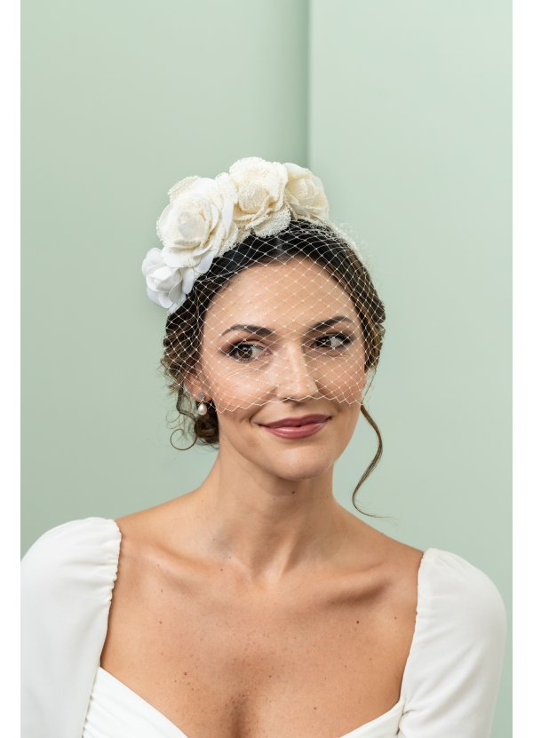 Tiara de novia con flores y...