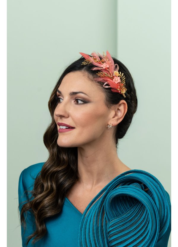 Tocado de invitada floral...