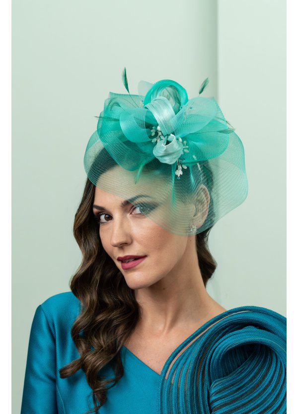 Tocado de invitada floral...