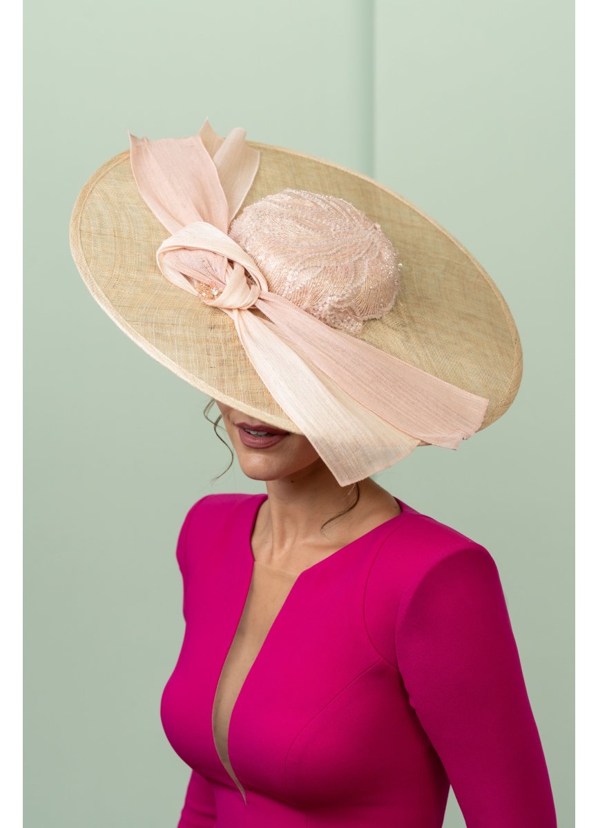 Tocado de invitada floral rosa y azul