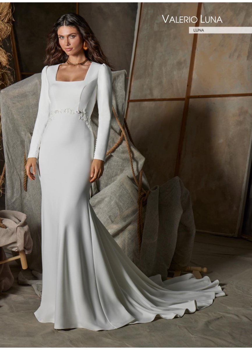 VESTIDO CREPE NEOPRENO Y APLICACIONES