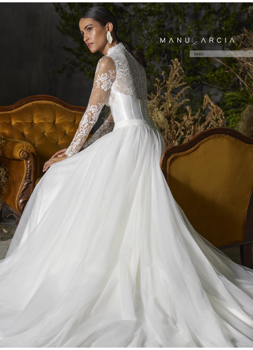VESTIDO PIQUE. TUL Y ENCAJE