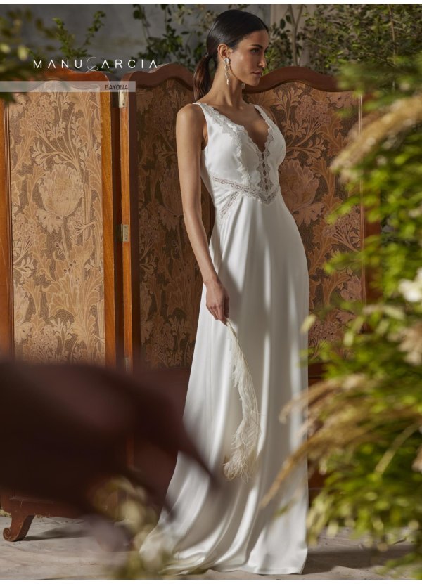 VESTIDO SATEN Y BLONDAS TUL...
