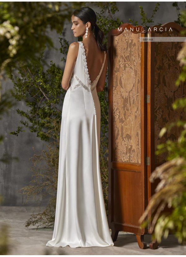 VESTIDO SATEN Y BLONDAS TUL... 2