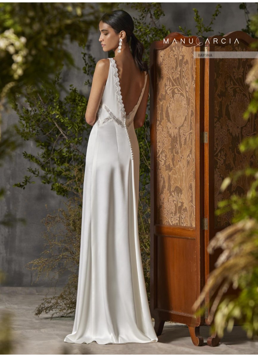 VESTIDO SATEN Y BLONDAS TUL BORDADO